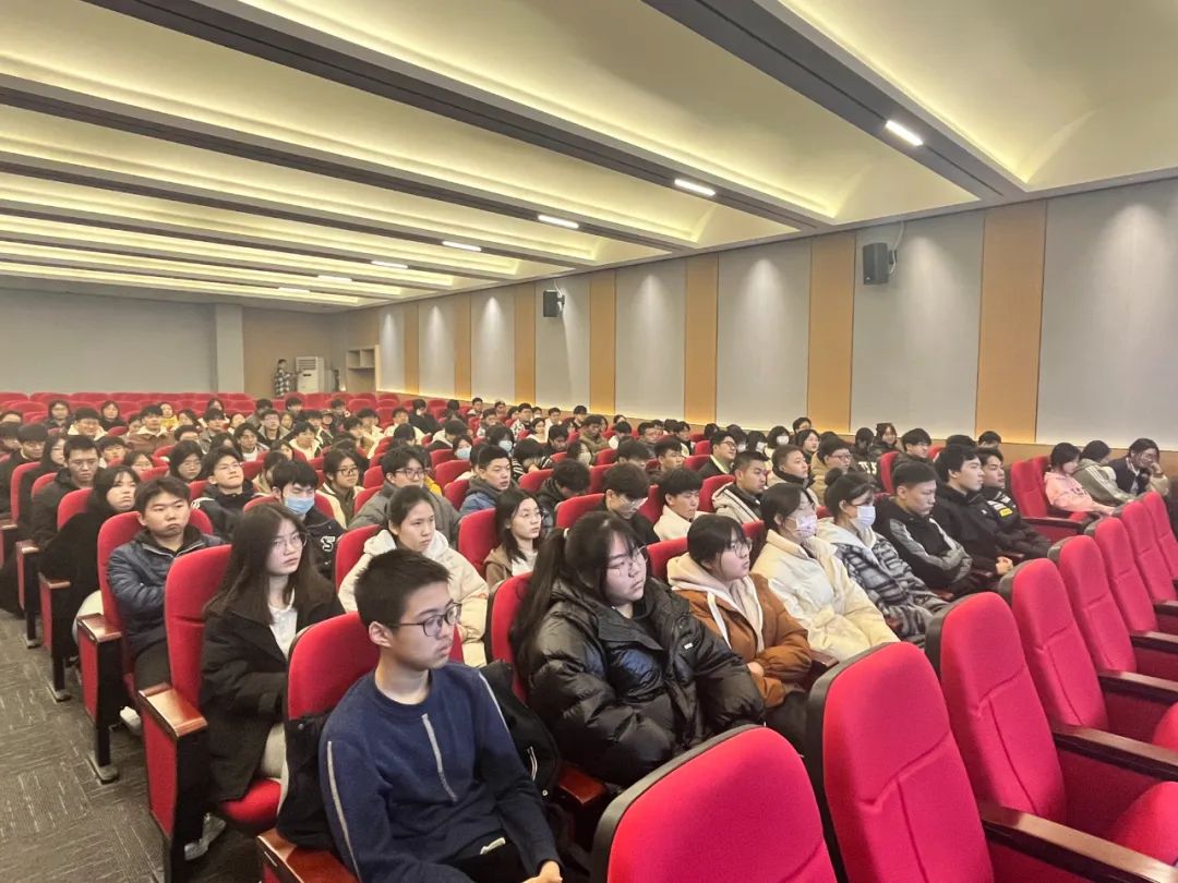 全員加速，領(lǐng)跑新學(xué)期！我校開展新學(xué)期動員大會！
