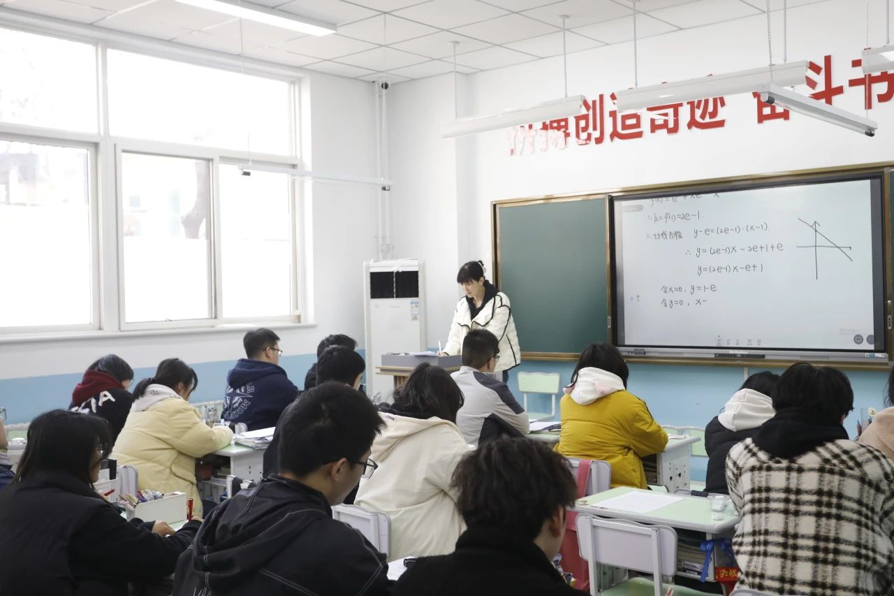 【教師專(zhuān)訪(fǎng)】白瑞老師：吃透基礎(chǔ)理論，掌握邏輯思維方式！