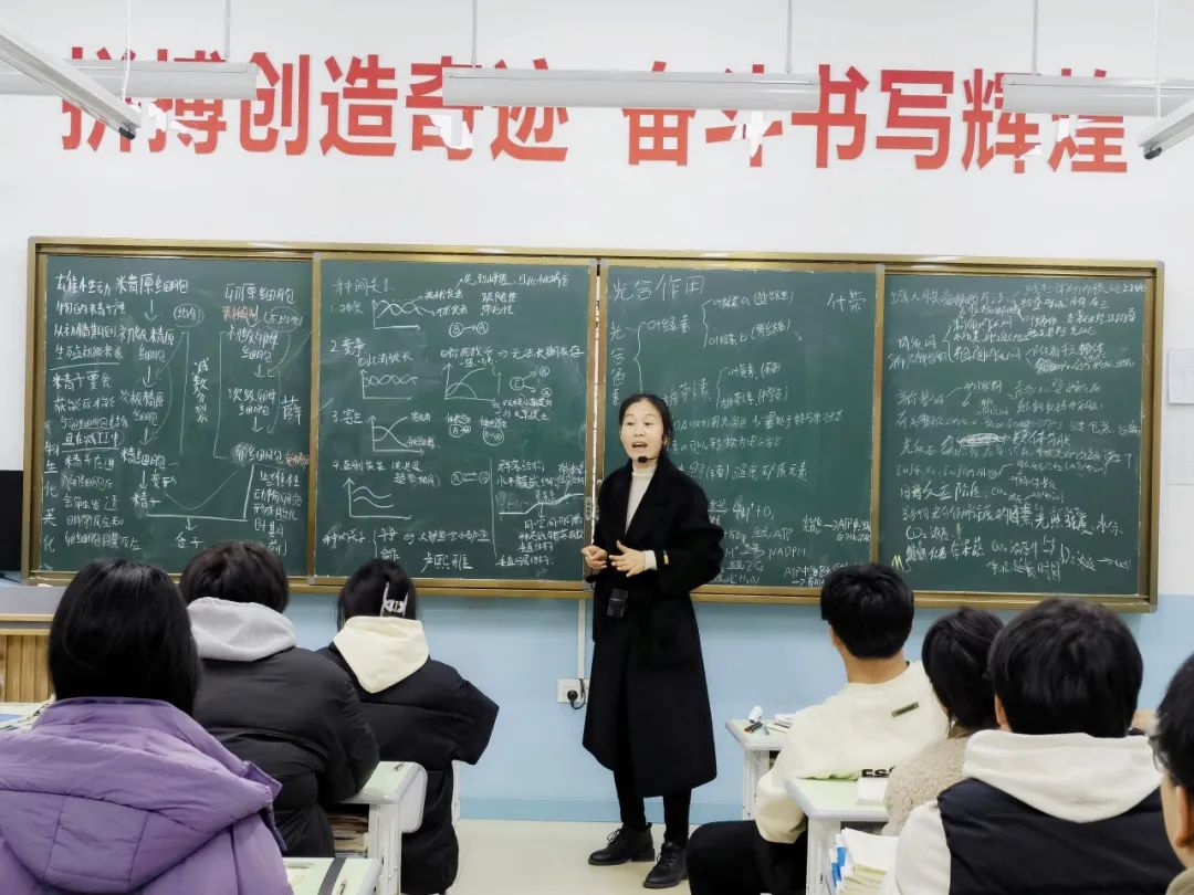 【教師專訪】梁娜老師：耐心講解，愛心澆灌！